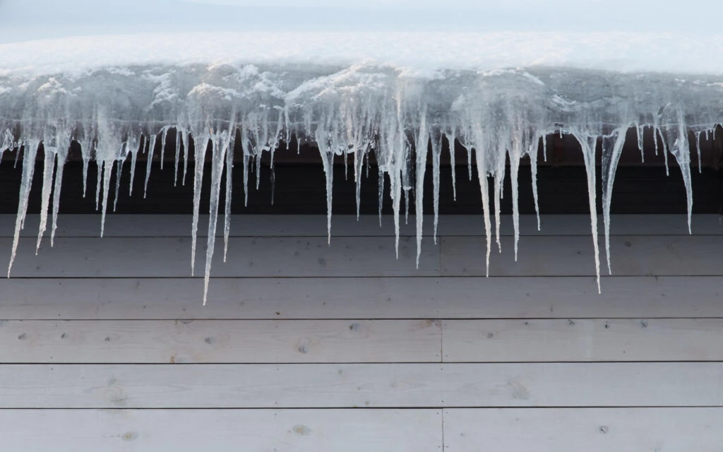 ice dams on roof