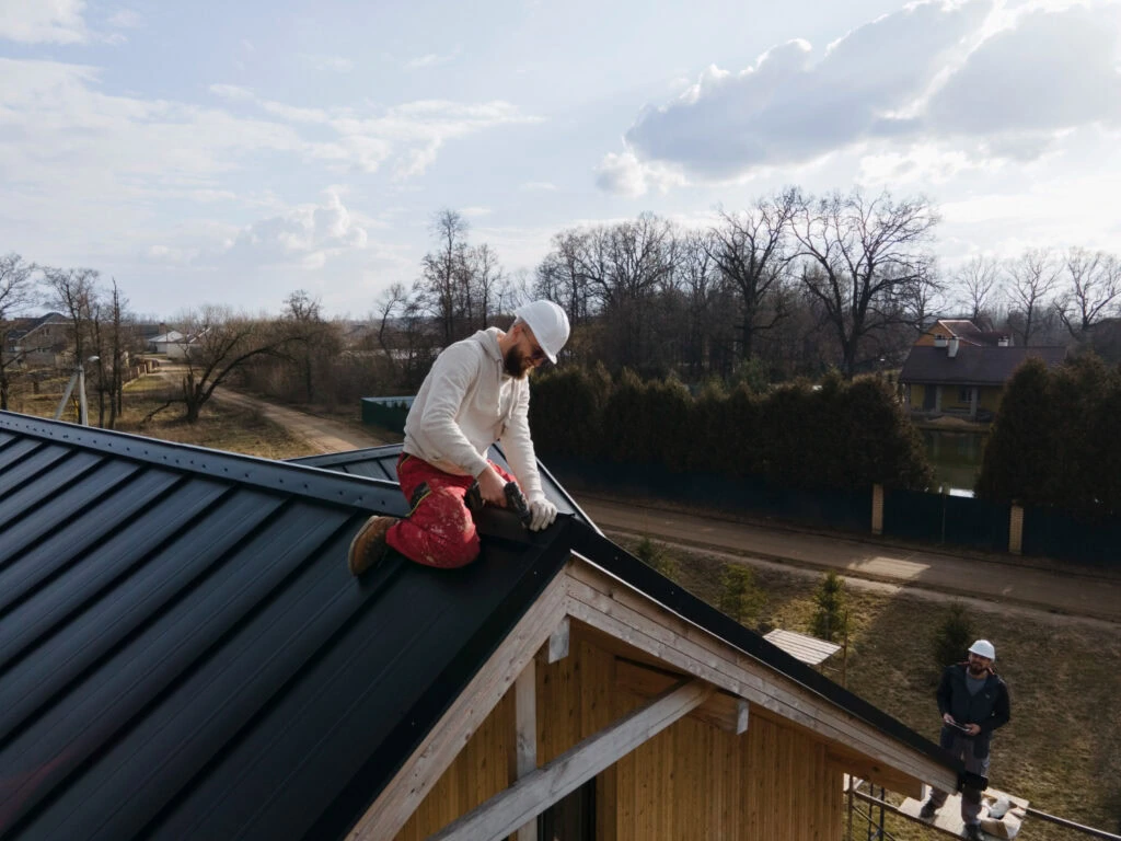 metal roof vs asphalt shingles