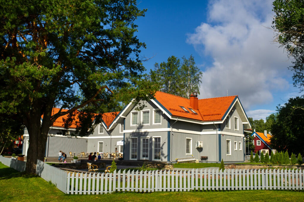 hip roof vs gable roof